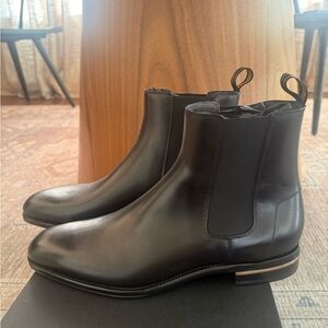 Dunhill men’s luxury Italian leather Chelsea boots - NEVER WORN!